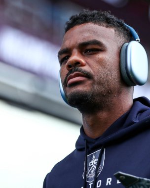 Burnley 'den Lyle Foster, Burnley, Burnley, Birleşik Krallık' ın Turf Moor kentinde oynanan Premier League karşılaşması öncesinde stadyuma geldi.