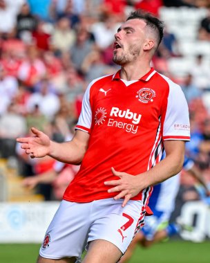 Fleetwood Town 'dan Ryan Graydon Gökyüzü İddia Ligi 2 maçında Fleetwood Town, Oldham Athletic' e karşı Highbury Stadyumu, Fleetwood, Birleşik Krallık, 23 Ağustos 2025