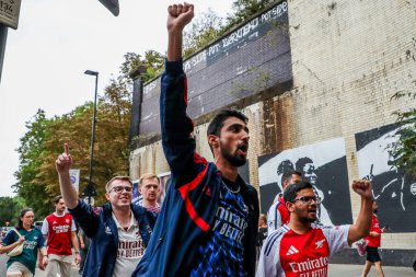 Taraftarlar, 23 Ağustos 2025 'te Birleşik Krallık' taki Emirates Stadyumu 'nda oynanan Premier League karşılaşması öncesinde Emirates Stadyumu' na geldiler.