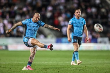Hull FC 'den Zak Hardaker, 22 Ağustos 2025' te St Helens - Hull FC maçında penaltıyı çeviriyor.