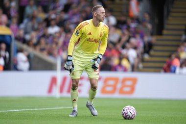 Nottingham Ormanı 'ndan Matz Sels Premier League maçı sırasında İngiltere' nin Selhurst Park kentinde oynanan Crystal Palace - Nottingham Ormanı maçı sırasında topun üstündeydi.