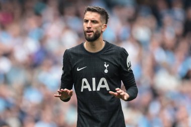 Tottenham Hotspur 'dan Rodrigo Bentancur, 23 Ağustos 2025 tarihinde Etihad Stadyumu' nda Manchester City ile Tottenham Hotspur arasında oynanan Premier League maçında tepki gösterdi.
