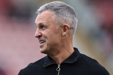 Paul Rowley, Salford Red Devils 'in koçu Betfred Süper Lig 23. Raundda Leigh Leopards - Salford Red Devils maçı sırasında Leigh Spor Köyü, Leigh, İngiltere, 22 Ağustos 2025