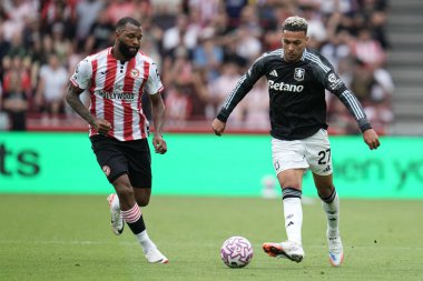 Aston Villa 'dan Morgan Rogers Premier Lig maçında Brentford, Aston Villa' ya karşı Gtech Community Stadyumu, Londra, 23 Ağustos 2025