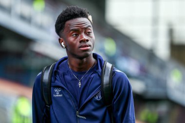 Sunderland 'dan Simon Adingra, İngiltere' nin Burnley, Burnley şehrinde oynanan Premier League maçı öncesinde stadyuma geldi.