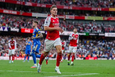 Arsenal 'den Viktor Gyokeres, 23 Ağustos 2025' te İngiltere 'nin başkenti Londra' daki Emirates Stadyumu 'nda oynanan Premier League maçında 5-0' lık galibiyetini kutluyor.