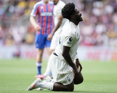 Nottingham Ormanı 'ndan Ola Aina Premier League maçı sırasında Kristal Saray, Nottingham Ormanı' na karşı Selhurst Park, Londra, Birleşik Krallık, 24 Ağustos 2025