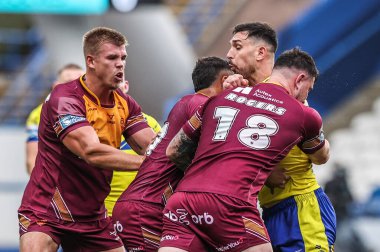 Warrington Wolves 'tan Ryan Matterson, Huddersfield Giants takımından Fenton Rogers tarafından 24 Ağustos 2025' te Accu, Huddersfield, Birleşik Krallık 'ta oynanan Betfred Süper Lig 23. raundunda yenildi.