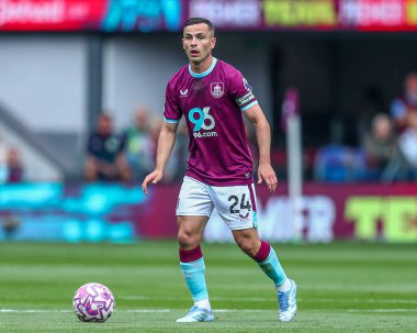 Burnley 'den Josh Cullen Premier Lig maçı sırasında Burnley, Sunderland' a karşı Turf Moor, Burnley, İngiltere, 23 Ağustos 2025