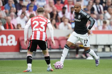 Aston Villa takımından Donyell Malen Premier Lig maçında Brentford - Aston Villa maçı sırasında Gtech Community Stadyumu, Londra, 23 Ağustos 2025