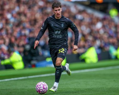 Sunderland 'dan Trai Hume Premier Lig maçında topu ayaklarının dibine aldı Burnley - Sunderland Turf Moor, Burnley, Birleşik Krallık, 23 Ağustos 2025