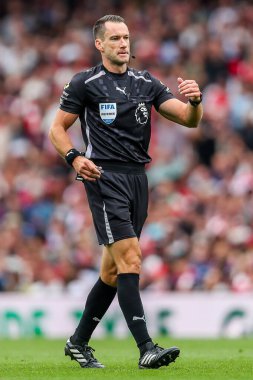 Hakem Jarred Gillett, 23 Ağustos 2025 'te Birleşik Krallık' taki Emirates Stadyumu 'nda oynanan Premier League maçında Arsenal ile Leeds United maçına çıktı.