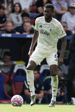 Nottingham Ormanı 'ndan İbrahim Sangar Premier Lig maçı sırasında İngiltere' nin Selhurst Park kentinde oynanan Crystal Palace - Nottingham Ormanı maçında topun üstündeydi.