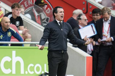 Premier Lig maçında Aston Villa 'nın Unai Emery teknik direktörü Brentford, Aston Villa' ya karşı Gtech Community Stadyumu, Londra, 23 Ağustos 2025
