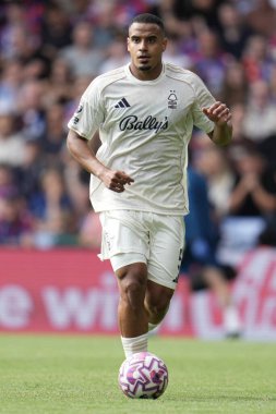 Nottingham Ormanı 'ndan Murillo Premier Lig maçı sırasında Kristal Saray, Nottingham Ormanı' na karşı Selhurst Park, Londra, Birleşik Krallık, 24 Ağustos 2025