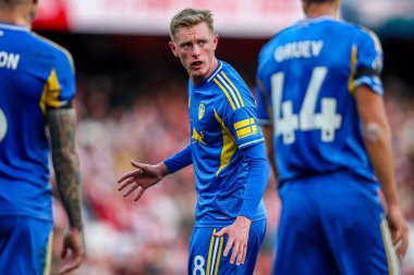 Leeds United takımından Sean Longstaff, 23 Ağustos 2025 'te Birleşik Krallık' taki Emirates Stadyumu 'nda oynanan Premier League karşılaşmasında tepki gösterdi.