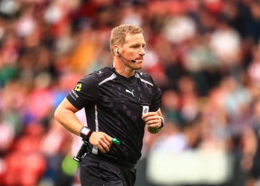 Hakem John Busby, Sky Bet Şampiyonası 'nda Sheffield United' a karşı Millwall Bramall Lane, Sheffield, İngiltere, 23 Ağustos 2025