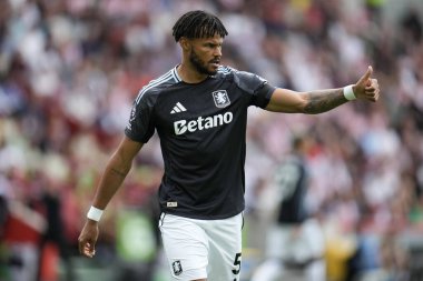 Aston Villa takımından Tyrone Mings Premier League maçında Brentford, Aston Villa 'ya karşı Gtech Community Stadyumu, Londra, 23 Ağustos 2025