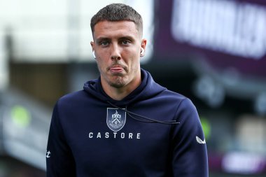Burnley takımından Maxime Esteve, Burnley 'nin 23 Ağustos 2025' teki Turf Moor, Burnley 'de oynadığı Premier League karşılaşması öncesinde stadyuma geldi.