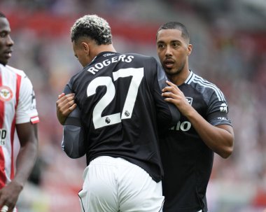 Aston Villa 'dan Morgan Rogers ve Aston Villa' dan Youri TiEleans Premier Lig maçı sırasında Brentford, Aston Villa 'ya karşı Gtech Community Stadyumu, Londra, İngiltere, 23 Ağustos 2025