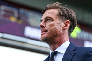 Burnley 'nin Scott Parker teknik direktörü, Burnley - Sunderland maçı öncesinde 23 Ağustos 2025 tarihli Turf Moor, Burnley' de stadyuma geldi.
