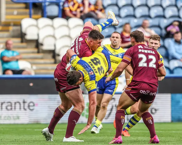 Warrington Wolves 'dan Sam Stone, Huddersfield Giants' ın Betfred Süper Lig 23. Raundu 'nda Joe Greenwood tarafından Accu Stadyumu' nda oynanan Huddersfield Giants - Warrington Wolves maçında yenildi.