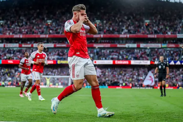 Arsenal 'den Viktor Gyokeres, 23 Ağustos 2025' te İngiltere 'nin başkenti Londra' daki Emirates Stadyumu 'nda oynanan Premier League maçında 5-0' lık galibiyetini kutluyor.