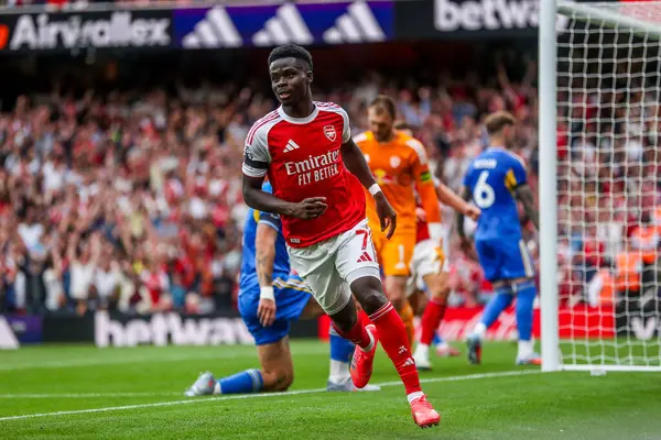 Arsenal 'den Bukayo Saka, 23 Ağustos 2025' te İngiltere 'nin başkenti Londra' daki Emirates Stadyumu 'nda oynanan Premier League maçında 2-0' lık galibiyet golünü kutluyor.