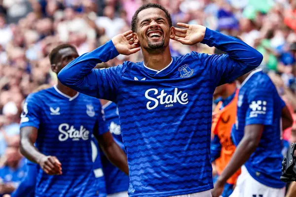 Everton 'dan Iliman Ndiaye, 24 Ağustos 2025' te Liverpool, Liverpool 'daki Hill Dickinson Stadyumu' nda oynanan Premier League maçında Everton ve Hove Albion maçında 1-0 kazanma hedefini kutluyor.