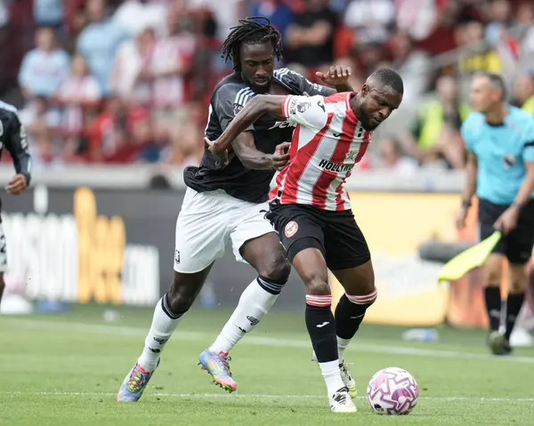 Premier Lig maçı sırasında Brentford, Aston Villa 'ya karşı Gtech Community Stadyumu, Londra, 23 Ağustos 2025