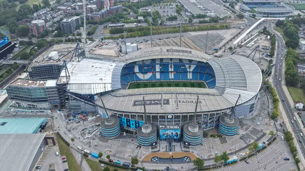 Etihad Stadyumu 'nun ve Premier League maçı sırasında Manchester City' nin Tottenham Hotspur 'a karşı 23 Ağustos 2025' te Etihad Stadyumu 'nda yapılan yeni North Stand inşaatının hava görüntüsü.