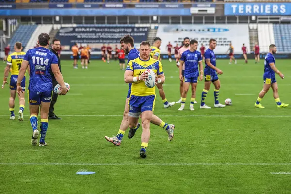 Warrington Wolves 'tan Luke Yates, Betfred Süper Lig 23. Raundda oynanan Huddersfield Giants - Warrington Wolves maçında maç öncesi ısınma turunda Accu Stadyumu, Huddersfield, Birleşik Krallık, 24 Ağustos 2025