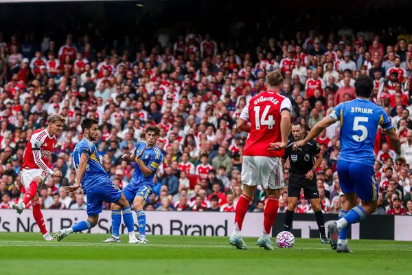 Arsenal 'den Martin Odegaard, 23 Ağustos 2025' te Birleşik Krallık 'taki Emirates Stadyumu' nda oynanan Premier League maçında Arsenal 'e karşı Leeds United' ı vurdu.