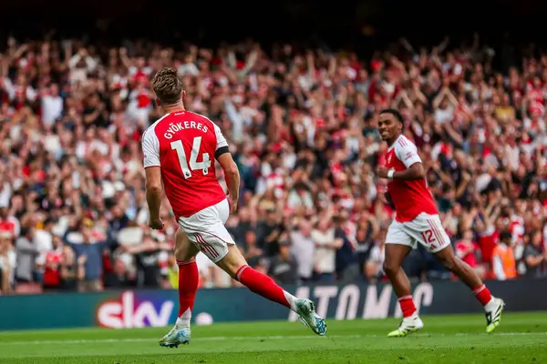 Arsenal 'den Viktor Gyokeres, 23 Ağustos 2025' te İngiltere 'nin başkenti Londra' daki Emirates Stadyumu 'nda oynanan Premier League maçında 3-0' lık galibiyet golünü kutluyor.