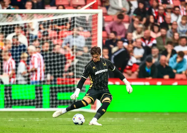 Michael Cooper Sheffield United kalecisi, 23 Ağustos 2025 'te Bramall Lane, Sheffield, İngiltere' de Sheffield United ve Millwall arasındaki Gökyüzü İddia Şampiyonası maçında sahada.