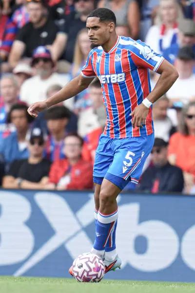 Kristal Saray 'dan Maxence Lacroix Premier Lig maçı sırasında Kristal Saray, Nottingham Ormanı' na karşı Selhurst Park, Londra, Birleşik Krallık, 24 Ağustos 2025