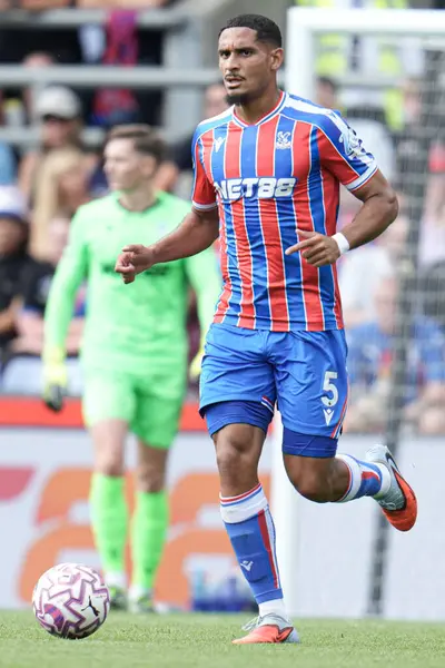 Kristal Saray 'dan Maxence Lacroix Premier Lig maçı sırasında Kristal Saray, Nottingham Ormanı' na karşı Selhurst Park, Londra, Birleşik Krallık, 24 Ağustos 2025