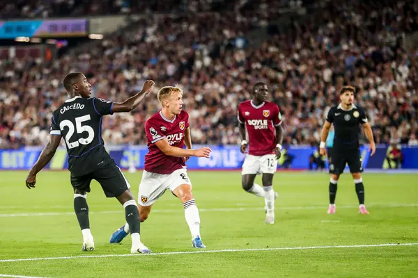Chelsea 'den Moises Caicedo Premier League maçında 22 Ağustos 2025' te Londra 'daki Londra Stadyumu' nda West Ham United 'a karşı Chelsea maçında 1-4 berabere kaldı.