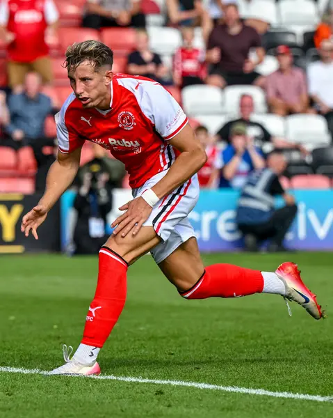 Fleetwood Town 'dan Davies, Gökyüzü İddia Ligi 2 maçında Fleetwood Town, Oldham Athletic' e karşı Highbury Stadyumu, Fleetwood, 23 Ağustos 2025