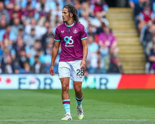 Burnley 'den Hannibal Mejbri Premier Lig maçı sırasında Burnley, Burnley' e karşı Turf Moor, Burnley, İngiltere, 23 Ağustos 2025