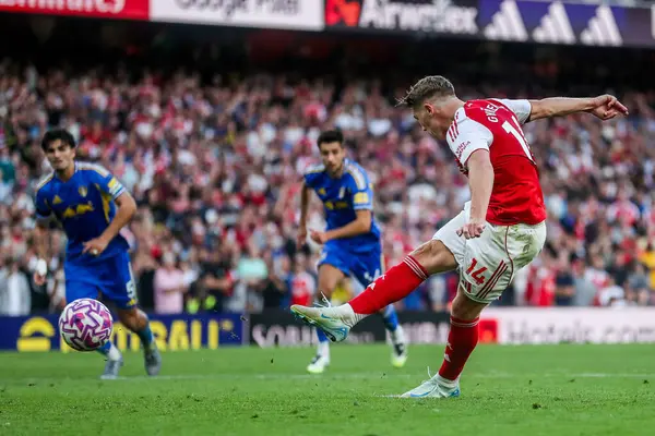 Arsenal 'den Viktor Gyokeres, 23 Ağustos 2025' te İngiltere 'nin başkenti Londra' daki Emirates Stadyumu 'nda oynanan Premier League maçında 5-0 berabere kalma cezası aldı.