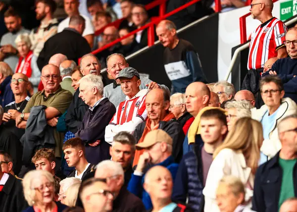 Sheffield United taraftarları, Sheffield United ile Millwall maçında Sheffield Lane, Sheffield, İngiltere 'de 23 Ağustos 2025' te karşı karşıya geldiler.