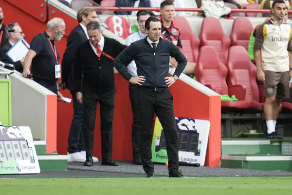 Premier Lig maçında Aston Villa 'nın Unai Emery teknik direktörü Brentford, Aston Villa' ya karşı Gtech Community Stadyumu, Londra, 23 Ağustos 2025