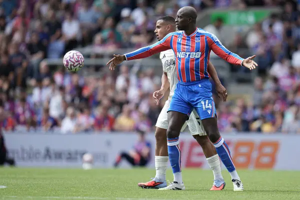 Kristal Saray 'dan Jean-Philippe Mateta ve Nottingham Ormanı' ndan Murillo Premier Lig maçı sırasında Nottingham Ormanı 'na karşı Selhurst Park, Londra, 24 Ağustos 2025