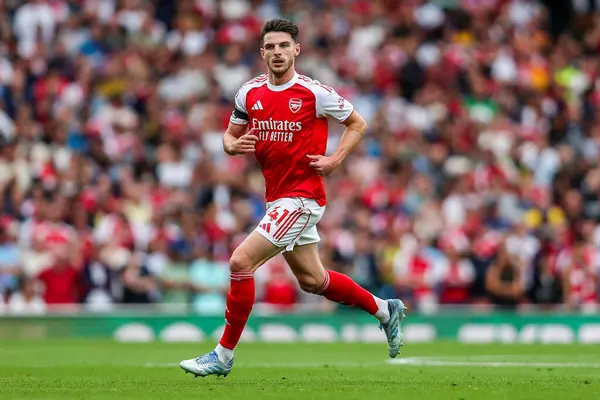 Arsenal 'den Declan Rice, 23 Ağustos 2025' te Birleşik Krallık 'taki Emirates Stadyumu' nda oynanan Premier League maçında Arsenal ile Leeds United karşı karşıya geldi.