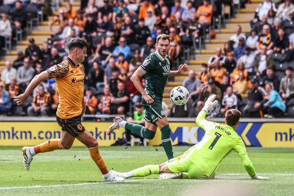 Blackburn Rovers takımından Ryan Hedges, 23 Ağustos 2025 'te MKM Stadyumu' nda oynanan Hull City ve Blackburn Rovers maçında 0-1 berabere kaldı.