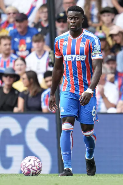 Kristal Saray 'dan Marc Guhi Premier Lig maçı sırasında Nottingham Ormanı' na karşı Kristal Saray, Selhurst Park, Londra, 24 Ağustos 2025