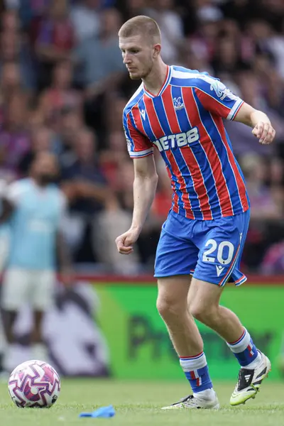 Kristal Saray 'dan Adam Wharton Premier Lig maçı sırasında Kristal Saray, Nottingham Ormanı' na karşı Selhurst Park, Londra, 24 Ağustos 2025