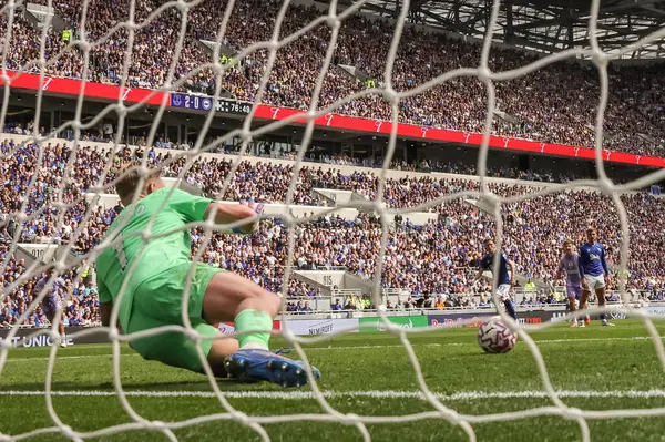 Everton 'dan Jordan Pickford, İngiltere' nin Liverpool şehrinde 24 Ağustos 2025 tarihinde oynanan Premier League karşılaşmasında Everton, Brighton ve Hove Albion maçında Brighton & Hove Albion takımlarından Danny Welbeck 'ten penaltı kurtardı.