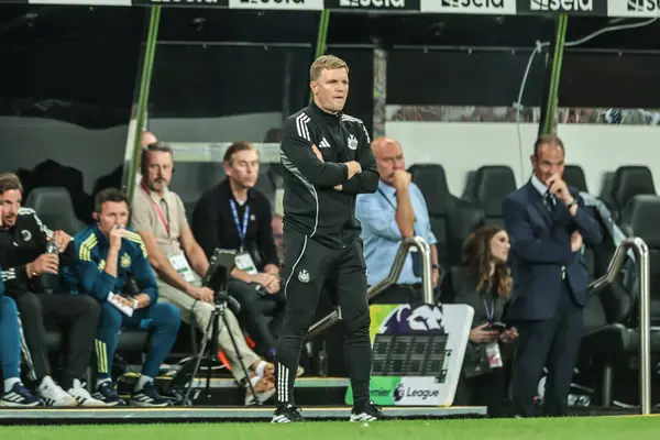 Newcastle United 'ın Eddie Howe teknik direktörü Premier League maçında Newcastle United Liverpool' a karşı St. James 's Park, Newcastle, İngiltere, 25 Ağustos 2025